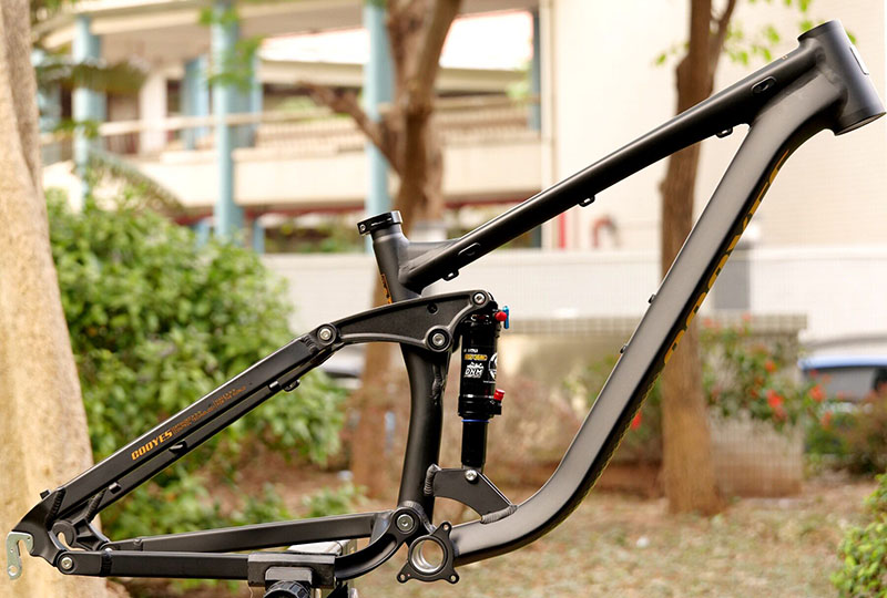إطار دراجة بتعليق كامل، من سبا - مراجعة Mountain Biking Track وسعره